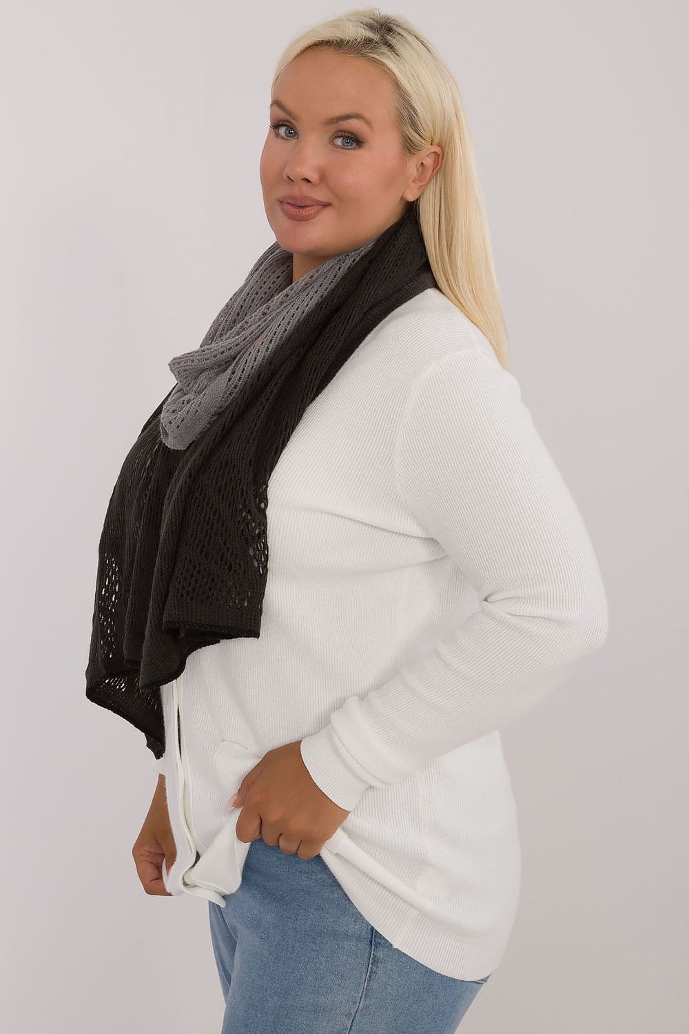  Shawl model 200849 AT 