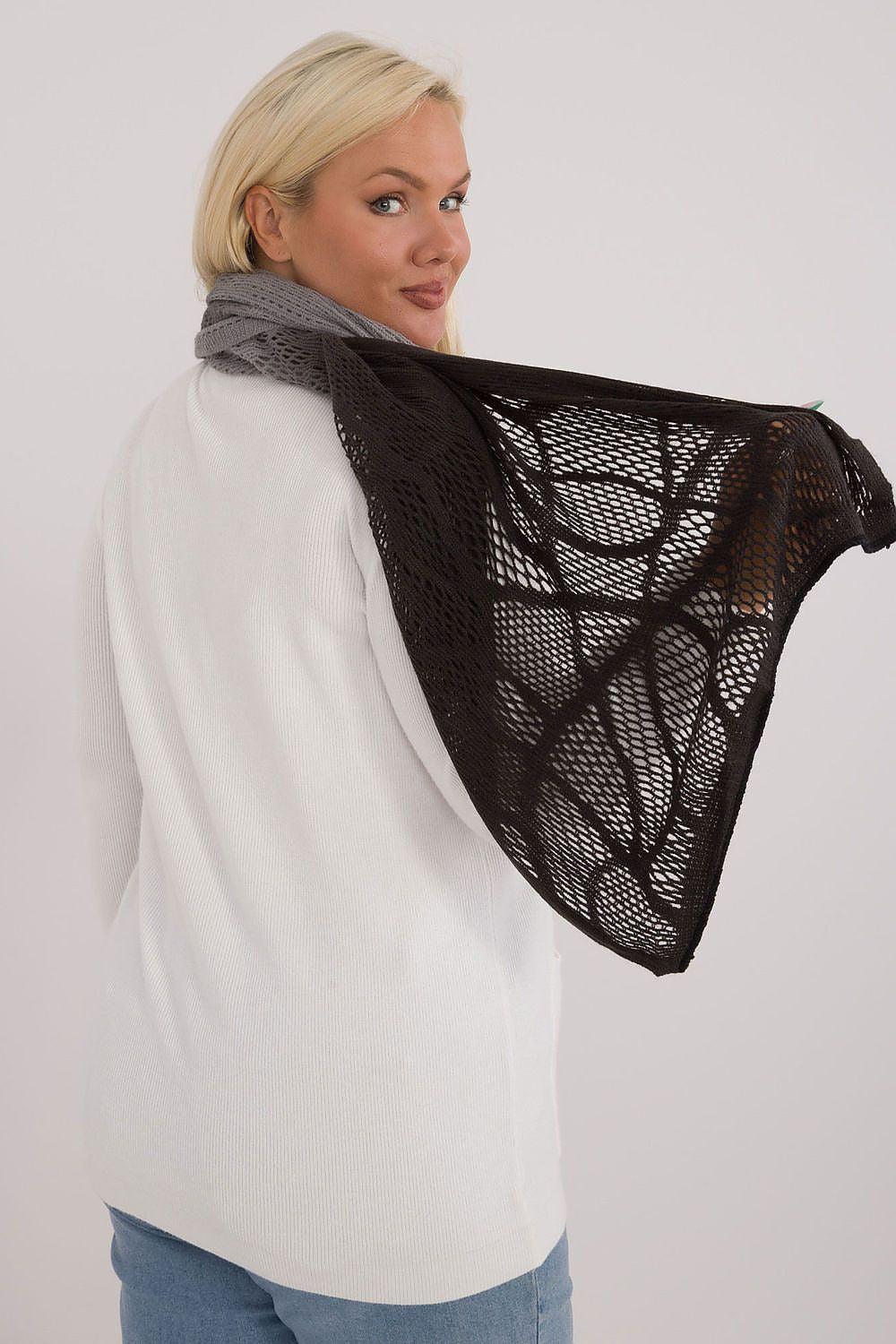  Shawl model 200849 AT 