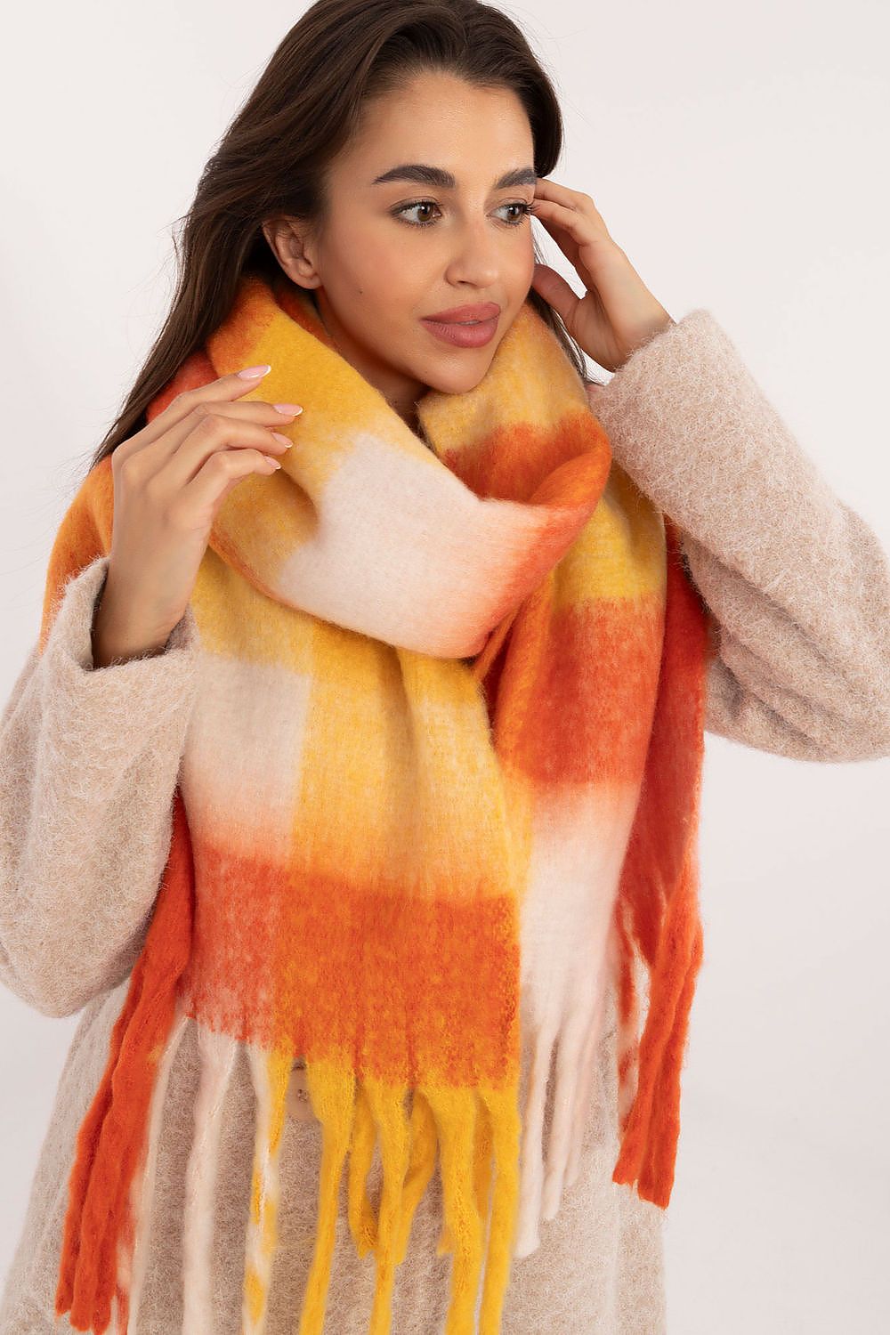  Shawl model 203175 AT 